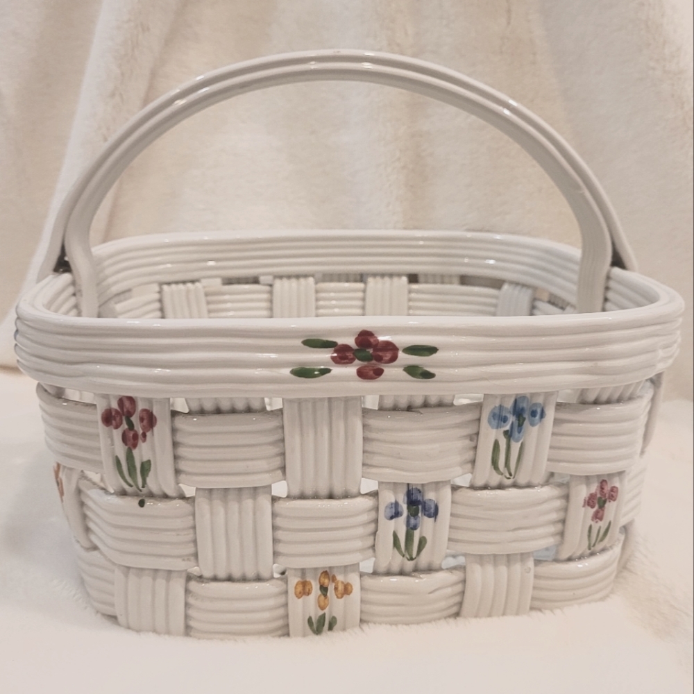 SHAFFORD ITALY VINTAGE Ceramic White Woven Handpainted Floral Basket.